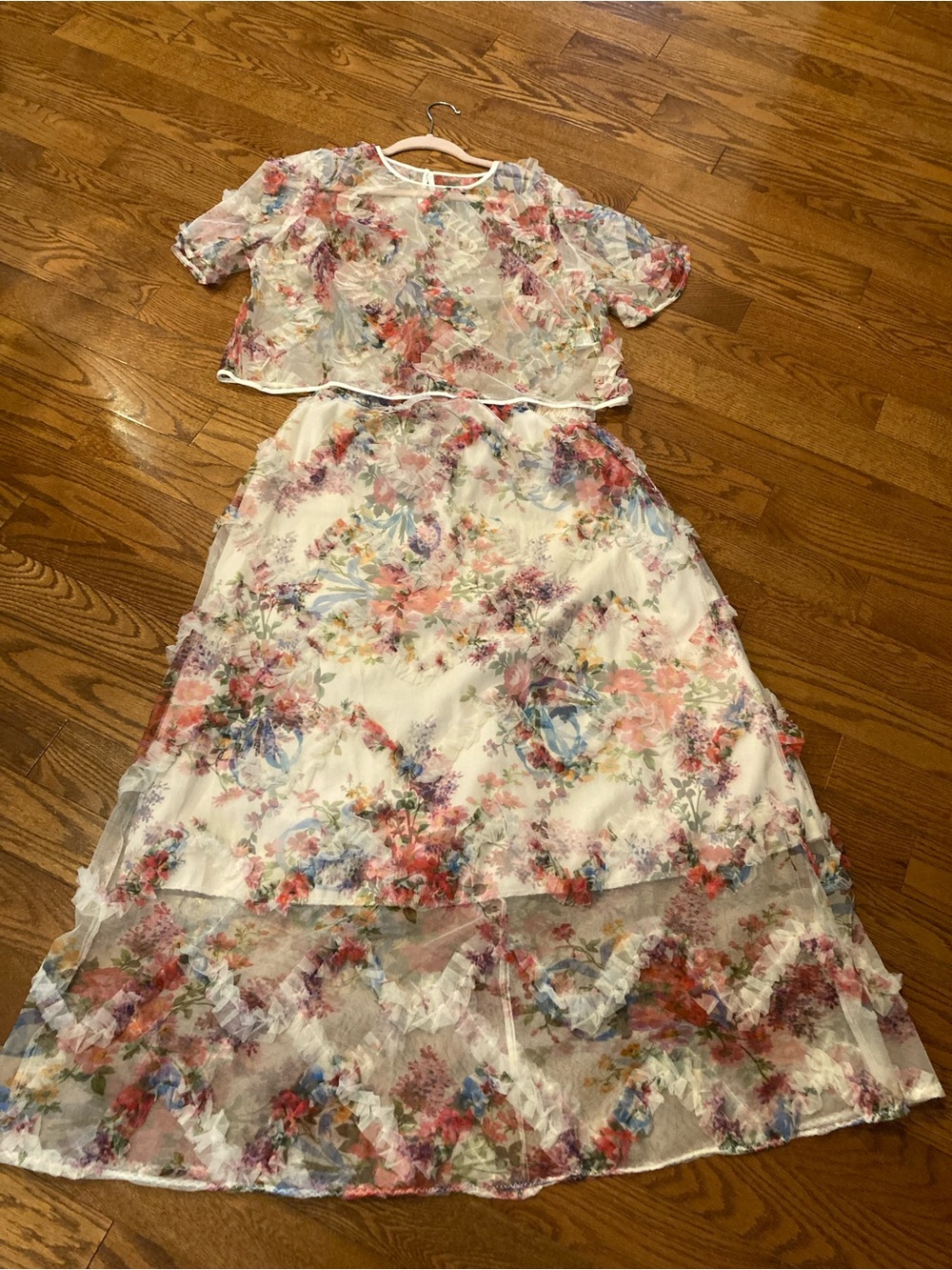 Floral Two-Piece White & Pastel 3D women’s skirt and top Set.